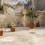 Studio Dione 130 by Wonderful Italy